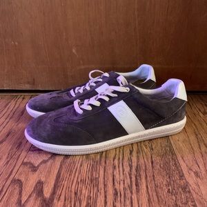 Modern Fiction Metaphor Sneaker